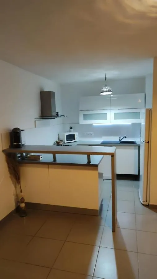Appartamento Appartment Jardin Terrasse Chez Charlene 30 Min En Voiture Des Plages Et Du Vieux Port Marsiglia