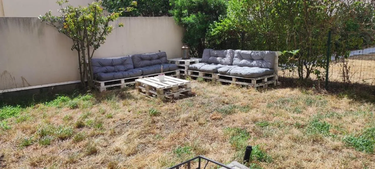 Appartment Jardin Terrasse Chez Charlene 30 Min En Voiture Des Plages Et Du Vieux Port Marsiglia 0*,  Francia